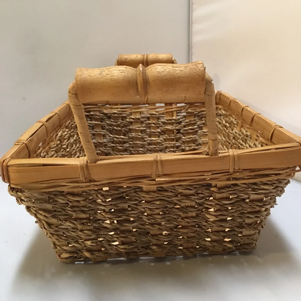 Woven Seagrass Basket Unisex Medium Tan Rectangular‎ Bamboo Handles Cottagecore
